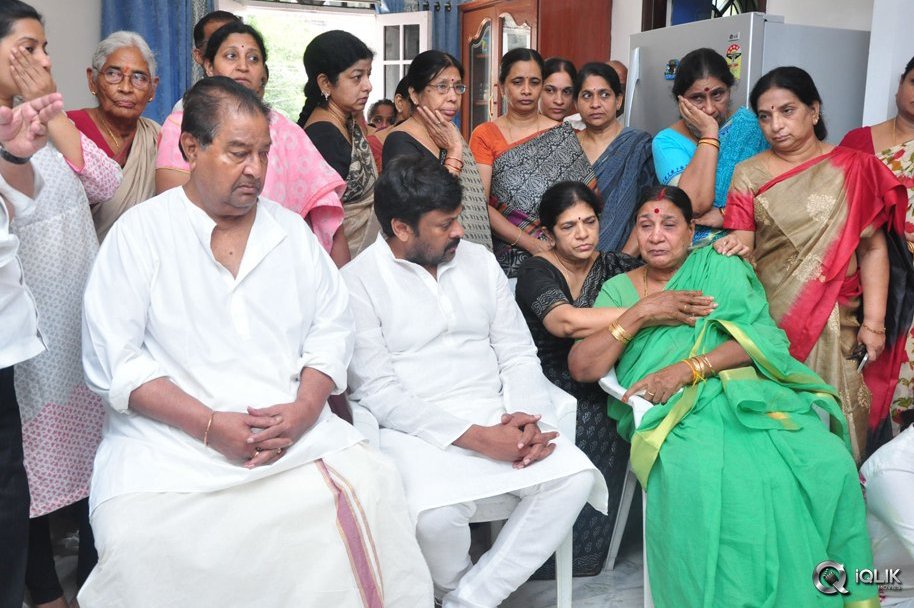 Celebrities-Pay-Homage-To-Edida-Nageswara-Rao